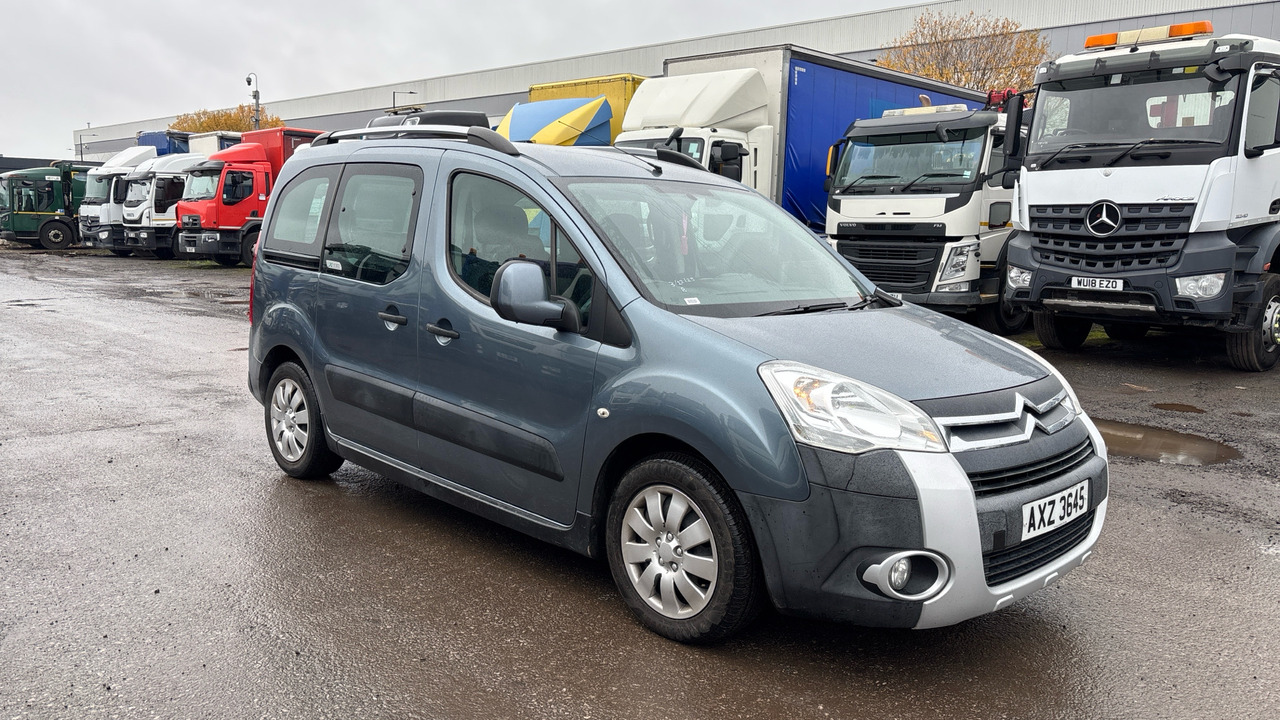 CITROEN BERLINGO MULTISPACE 1.6 HDI 90PS XTR - Voiture: photos 1 CITROEN BERLINGO MULTISPACE 1.6 HDI 90PS XTR - Voiture: photos 1