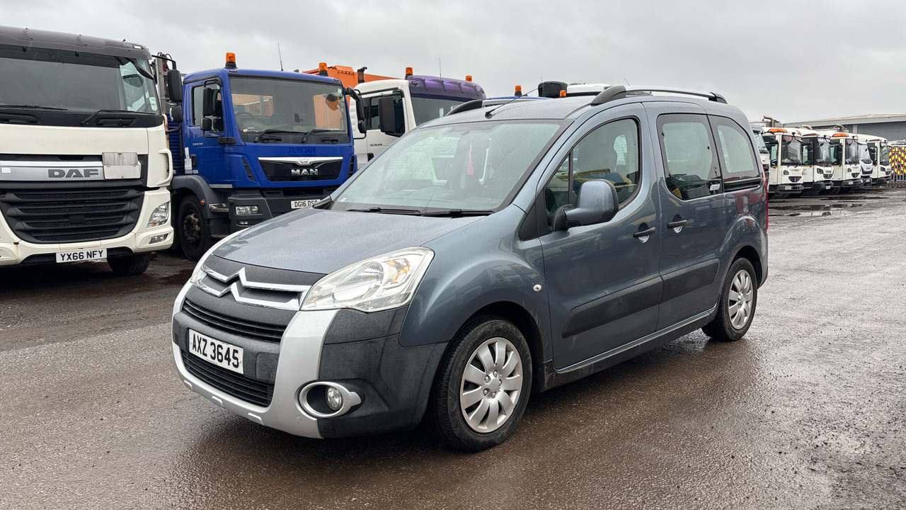CITROEN BERLINGO MULTISPACE 1.6 HDI 90PS XTR - Voiture: photos 2 CITROEN BERLINGO MULTISPACE 1.6 HDI 90PS XTR - Voiture: photos 2