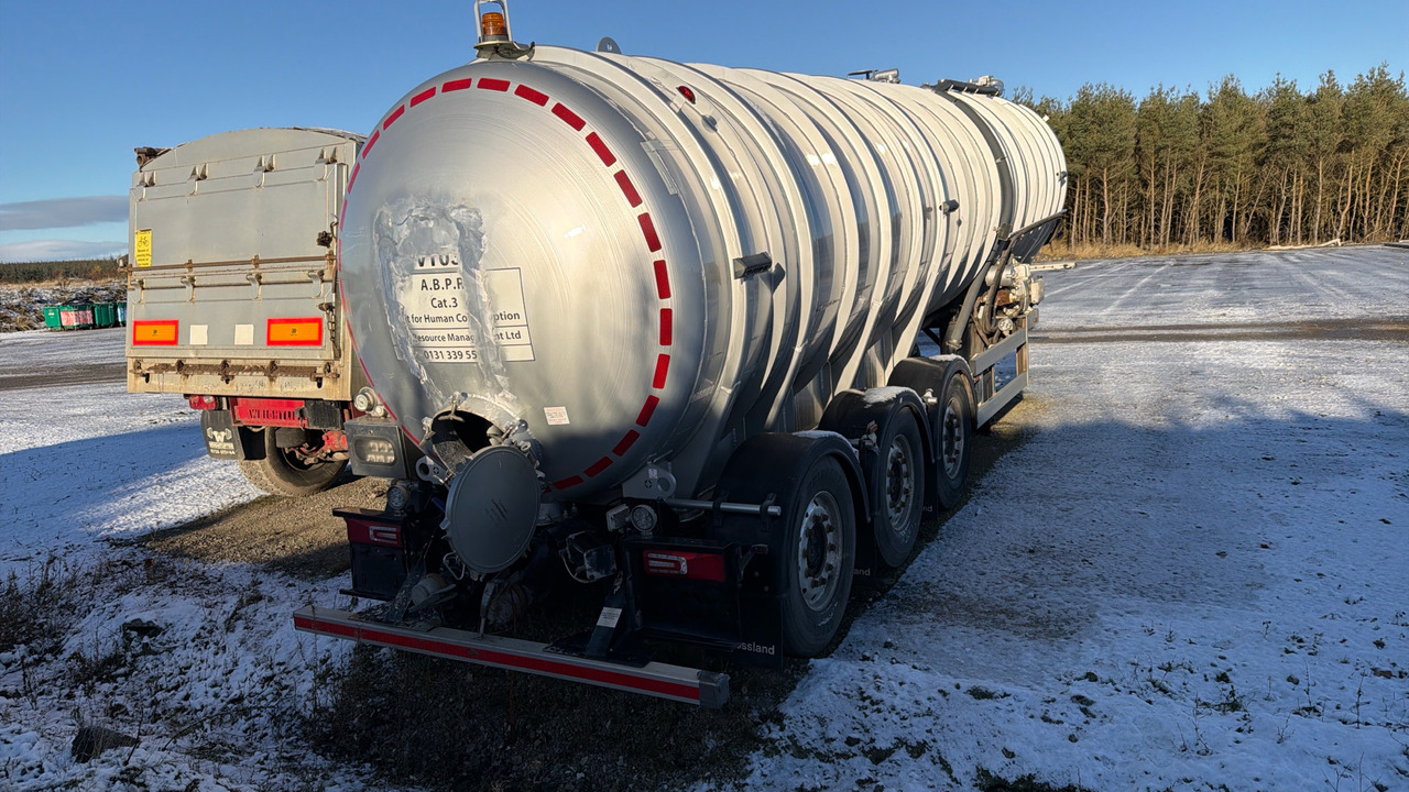 CROSSLAND VACUUM TANKER - Camion vidangeur: photos 5 CROSSLAND VACUUM TANKER - Camion vidangeur: photos 5