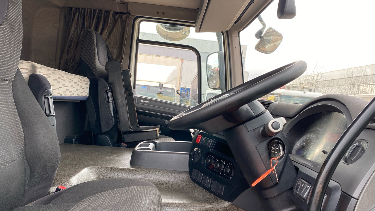 DAF CF 250 - Camion fourgon: photos 5 DAF CF 250 - Camion fourgon: photos 5