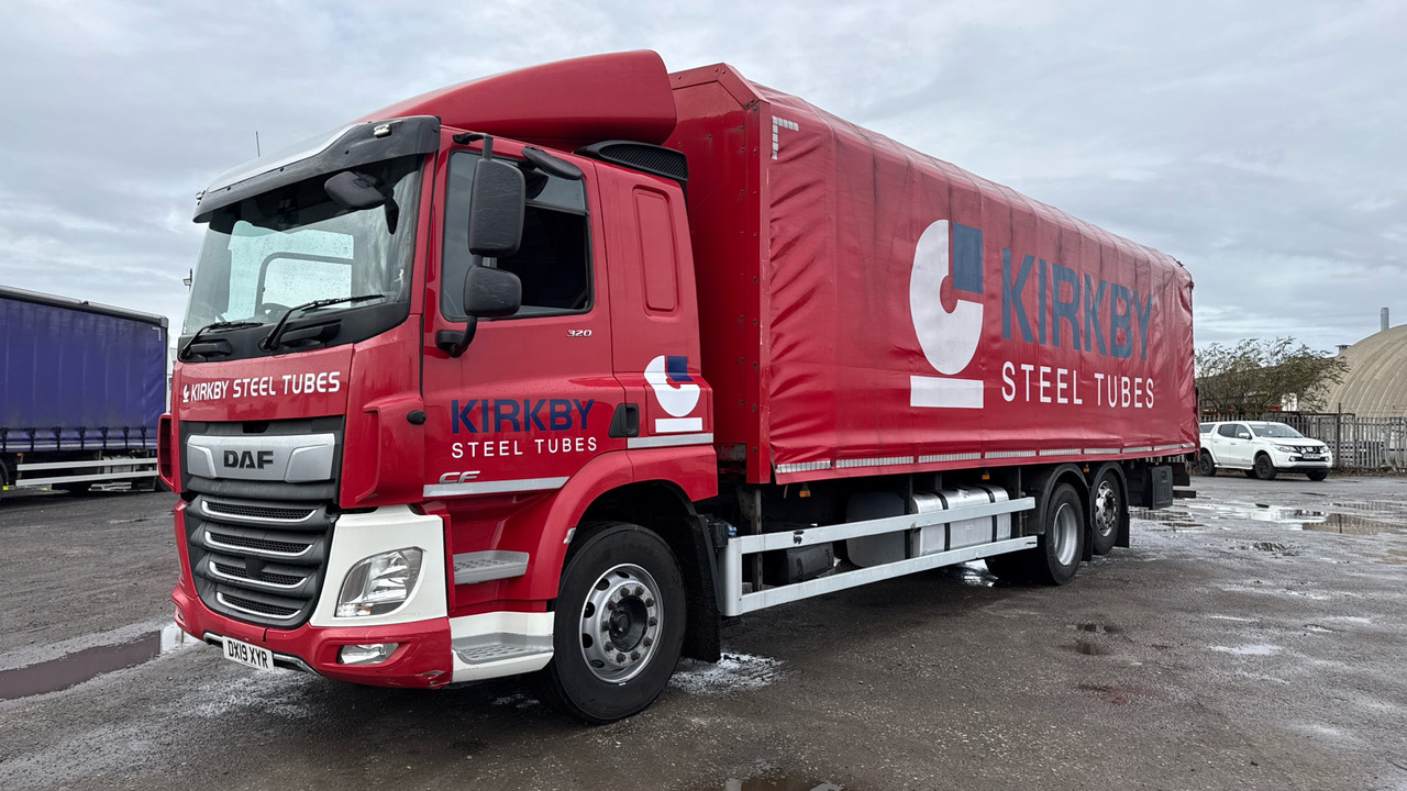 DAF CF 320 - Camion plateau: photos 2 DAF CF 320 - Camion plateau: photos 2