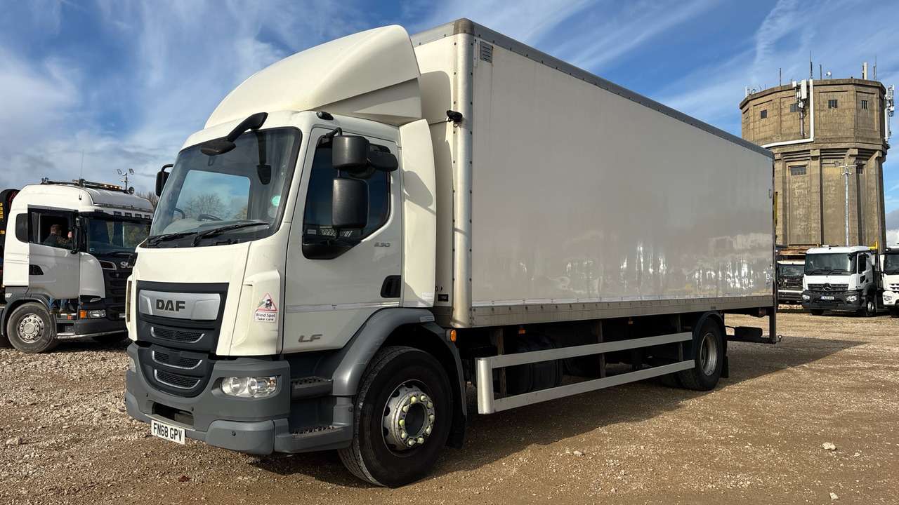 DAF LF 230 - Camion fourgon: photos 2 DAF LF 230 - Camion fourgon: photos 2