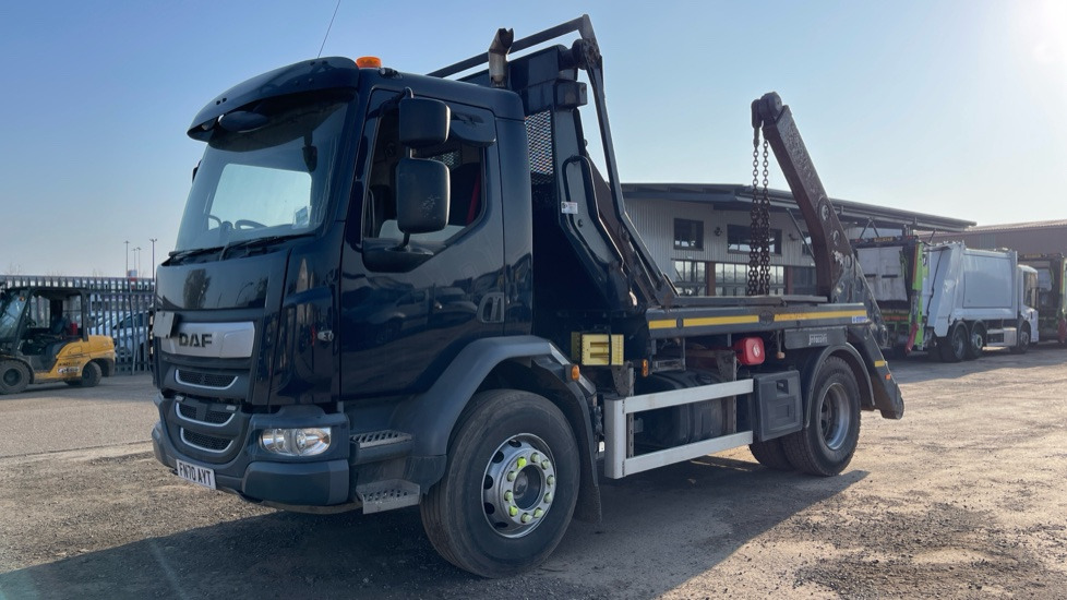 DAF LF 260 EURO 6 18 TONNE - Camion multibenne: photos 2 DAF LF 260 EURO 6 18 TONNE - Camion multibenne: photos 2