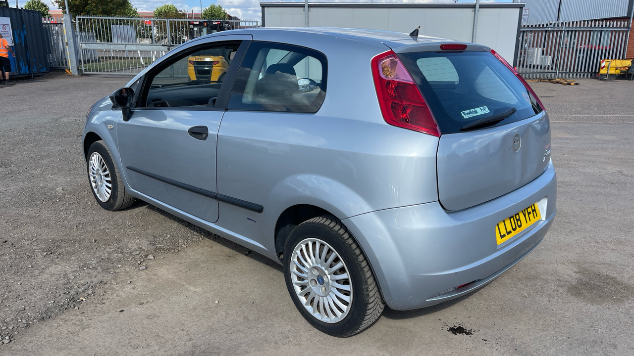 FIAT PUNTO 1.2 Active GRANDE - Voiture à hayon: photos 3 FIAT PUNTO 1.2 Active GRANDE - Voiture à hayon: photos 3