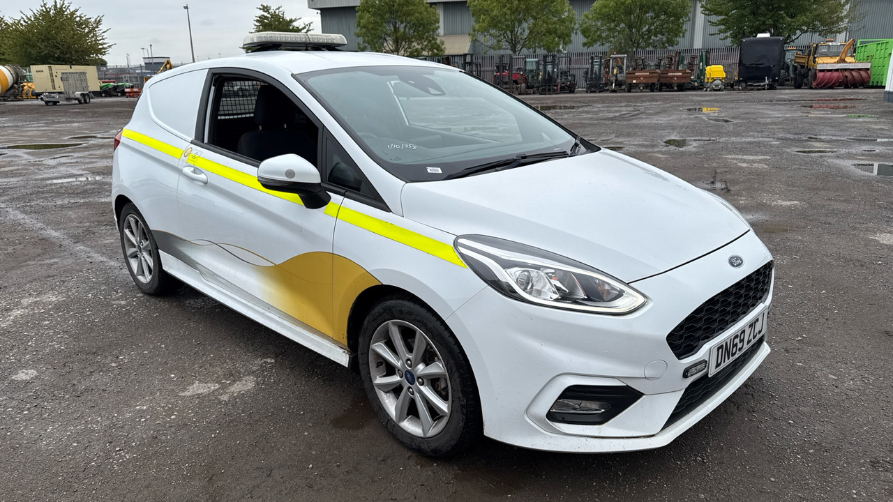 FORD FIESTA 1.5 TDCi 85PS - Voiture: photos 1 FORD FIESTA 1.5 TDCi 85PS - Voiture: photos 1
