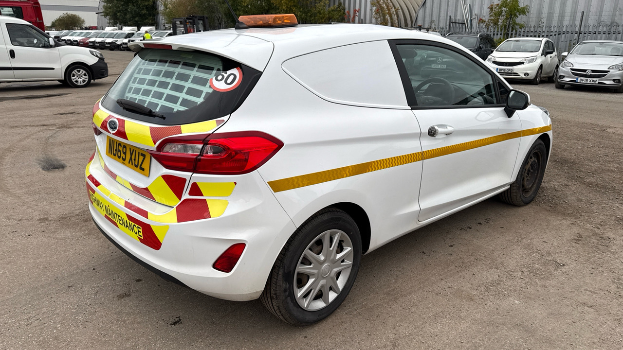 FORD FIESTA 1.5 TDCi - Voiture: photos 4 FORD FIESTA 1.5 TDCi - Voiture: photos 4