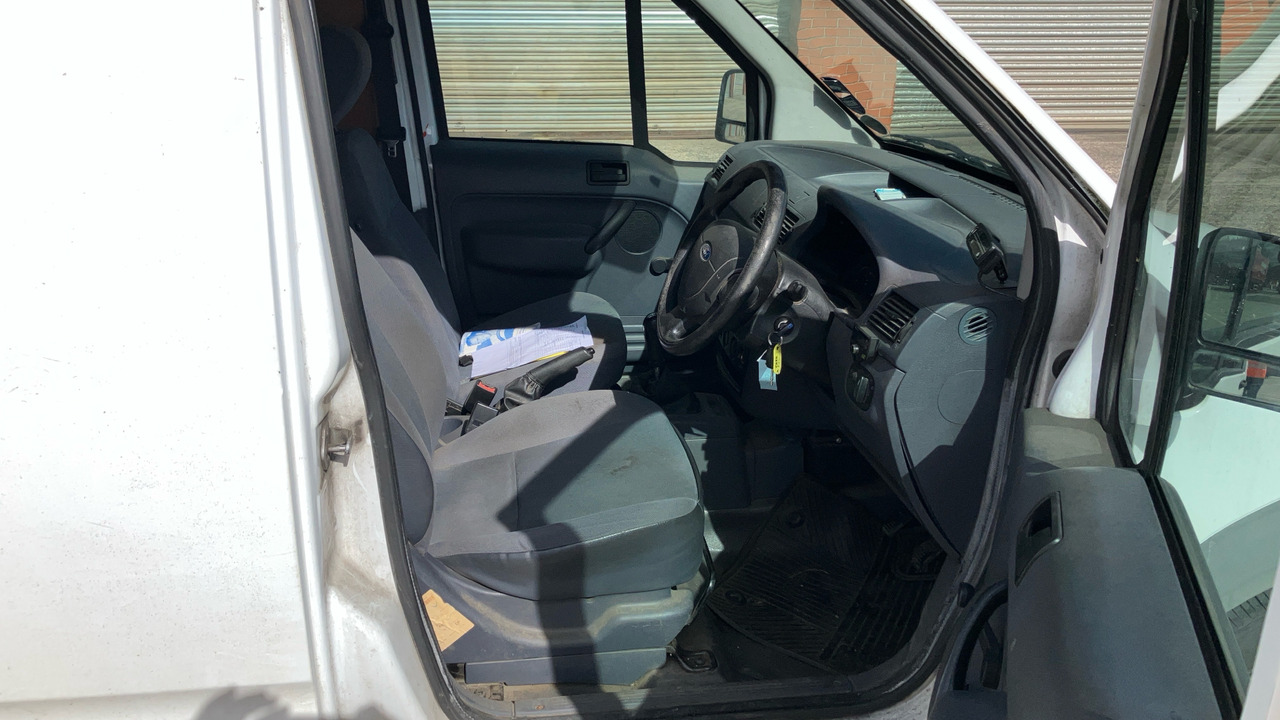 FORD TRANSIT CONNECT T200 1.8 TDCI 75PS - Fourgonnette: photos 5 FORD TRANSIT CONNECT T200 1.8 TDCI 75PS - Fourgonnette: photos 5