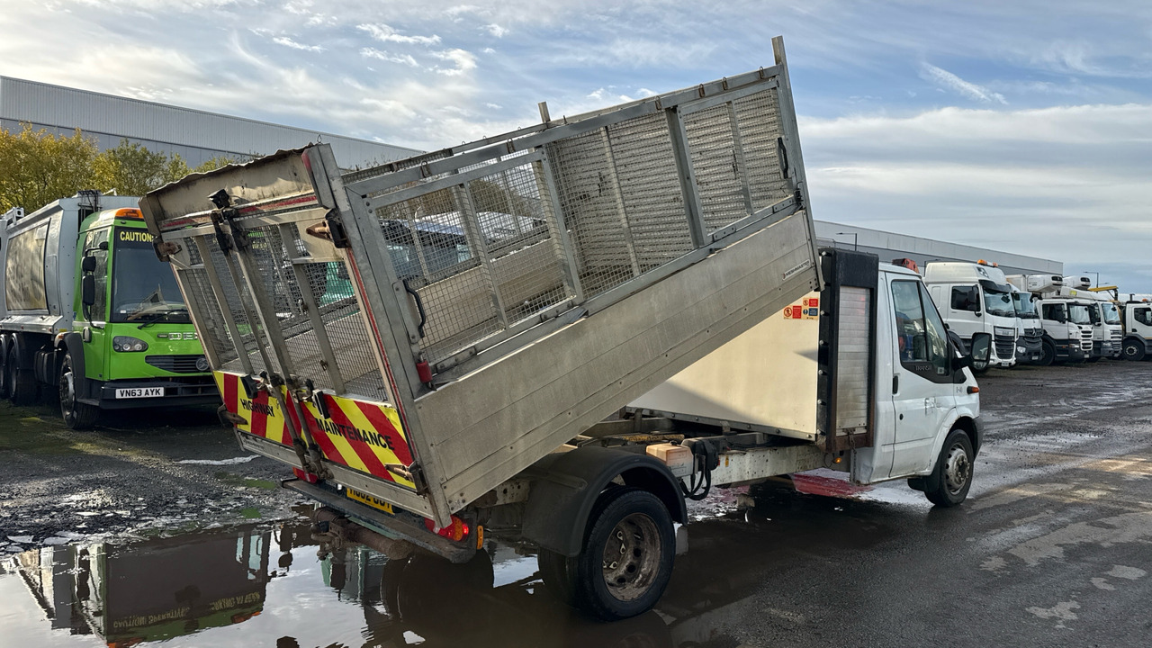 FORD TRANSIT T350 TDCi 100ps - Utilitaire benne: photos 4 FORD TRANSIT T350 TDCi 100ps - Utilitaire benne: photos 4