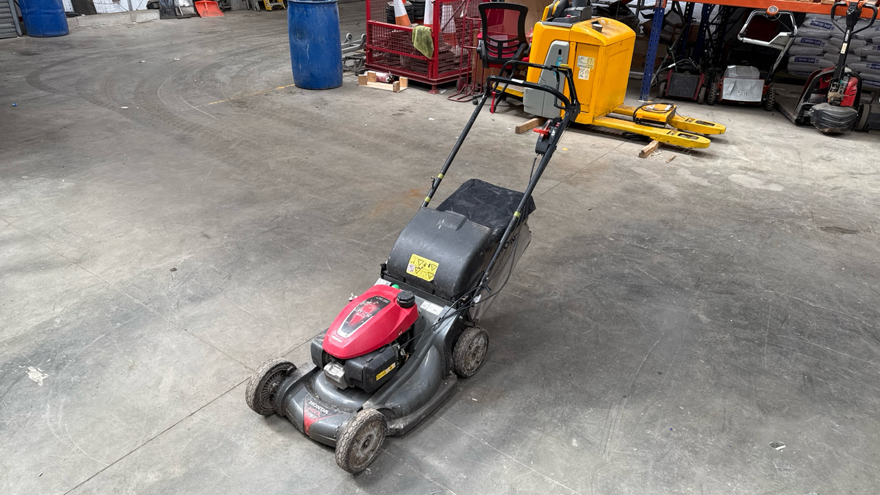 HONDA HRX537 C6HYEA - Motofaucheuse: photos 3 HONDA HRX537 C6HYEA - Motofaucheuse: photos 3