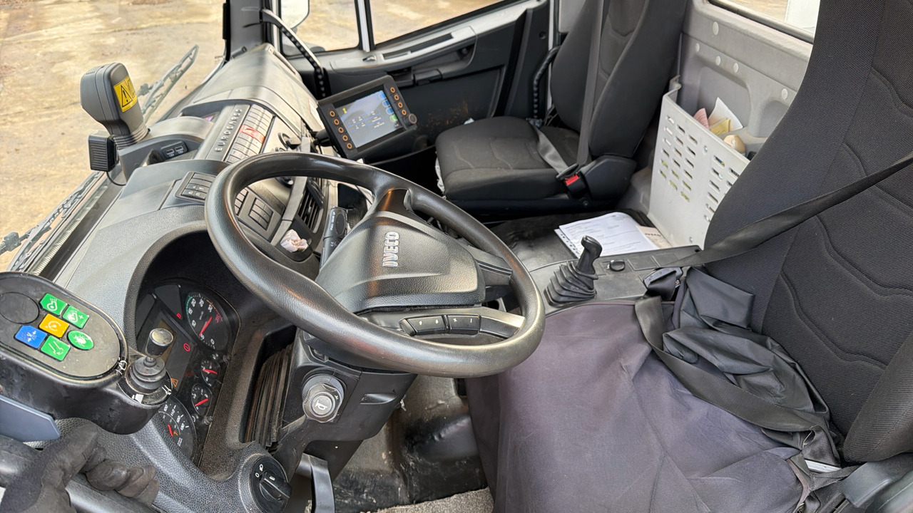 IVECO EUROCARGO 150-250 - Balayeuse de voirie: photos 5 IVECO EUROCARGO 150-250 - Balayeuse de voirie: photos 5