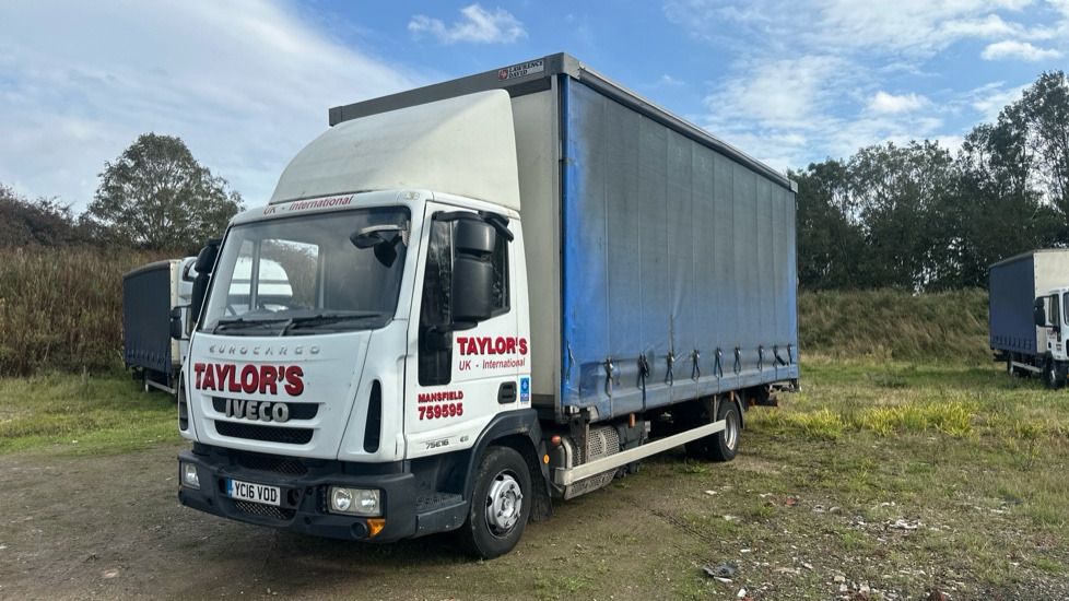 IVECO EUROCARGO 75E16 - Camion à rideaux coulissants: photos 2 IVECO EUROCARGO 75E16 - Camion à rideaux coulissants: photos 2