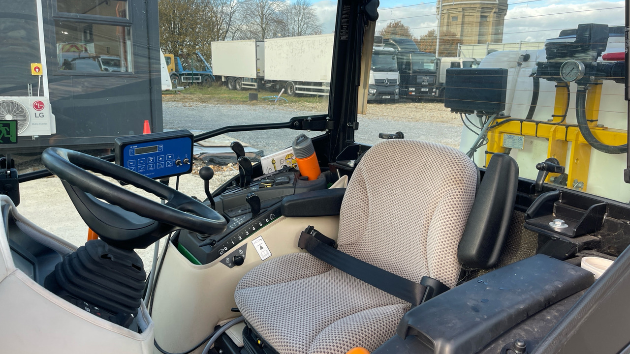 JOHN DEERE 2038R - Tracteur agricole: photos 5 JOHN DEERE 2038R - Tracteur agricole: photos 5