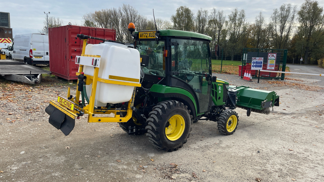 JOHN DEERE 2038R - Tracteur agricole: photos 4 JOHN DEERE 2038R - Tracteur agricole: photos 4