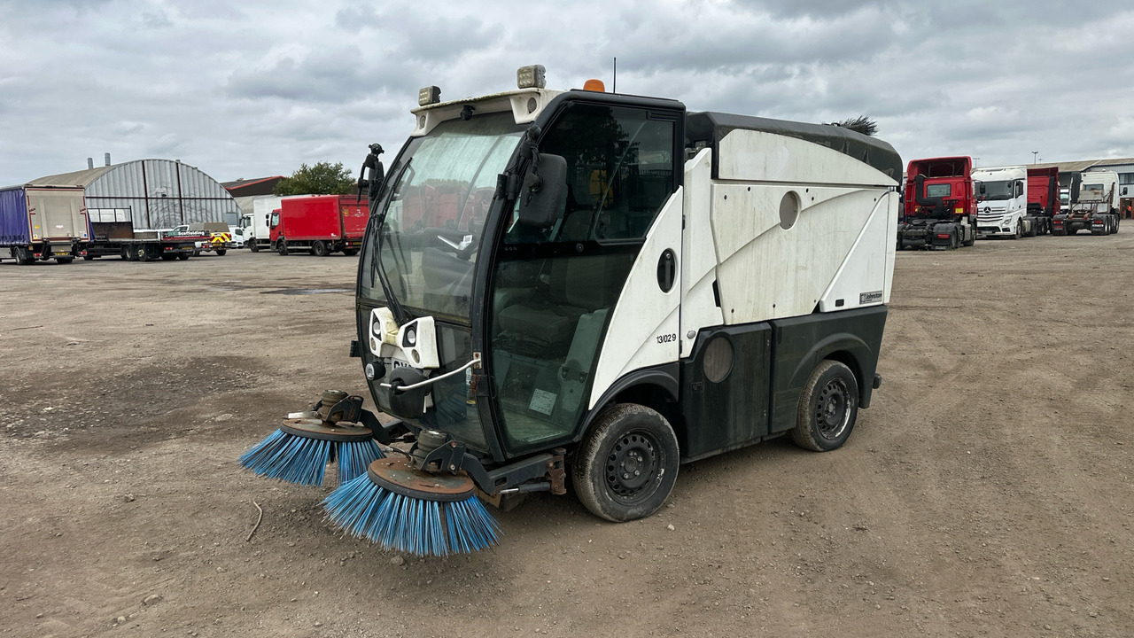 JOHNSTON C101 - Balayeuse de voirie: photos 3 JOHNSTON C101 - Balayeuse de voirie: photos 3