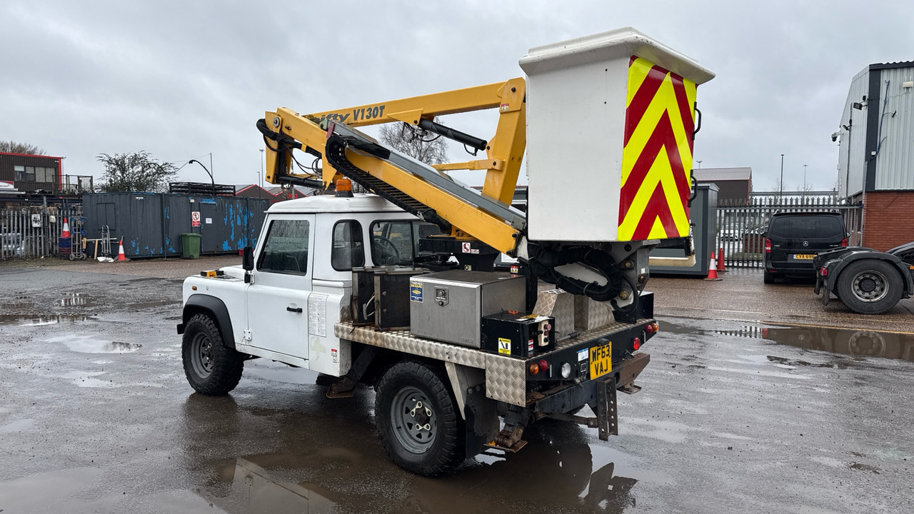 Land Rover Defender 110 HICAPACITY 2.2 TDCI - Camion avec nacelle: photos 3 Land Rover Defender 110 HICAPACITY 2.2 TDCI - Camion avec nacelle: photos 3