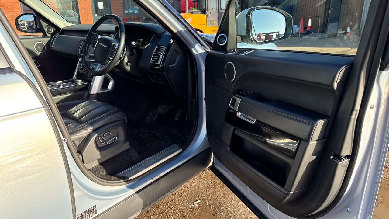 Land Rover Range Rover 4.4 SD V8 Vogue - Voiture break: photos 5 Land Rover Range Rover 4.4 SD V8 Vogue - Voiture break: photos 5