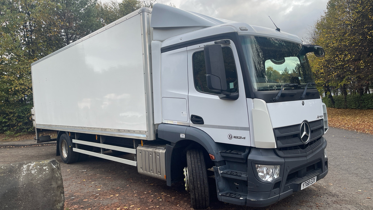 MERCEDES-BENZ ACTROS 1824 - Camion fourgon: photos 1 MERCEDES-BENZ ACTROS 1824 - Camion fourgon: photos 1
