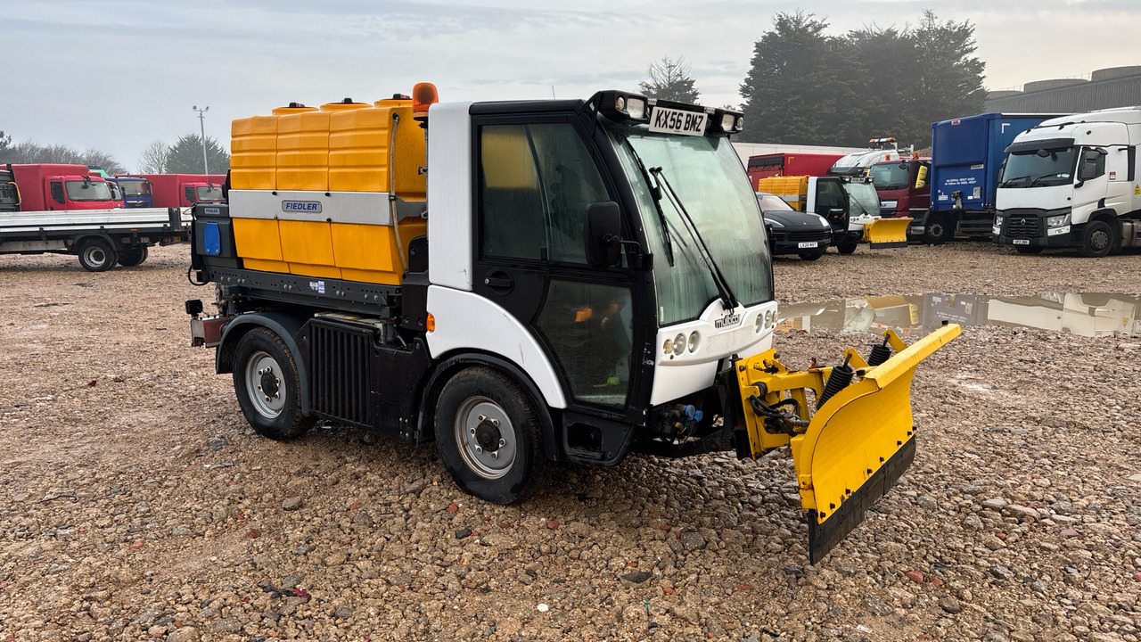 MULTICAR - Engin de déneigement: photos 1 MULTICAR - Engin de déneigement: photos 1