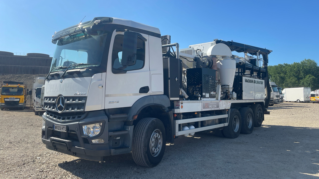 Mercedes-Benz Arocs 3243 - Camion vidangeur: photos 2 Mercedes-Benz Arocs 3243 - Camion vidangeur: photos 2