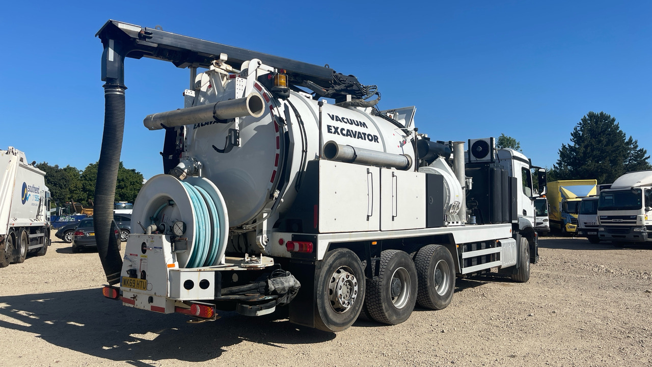 Mercedes-Benz Arocs 3243 - Camion vidangeur: photos 4 Mercedes-Benz Arocs 3243 - Camion vidangeur: photos 4