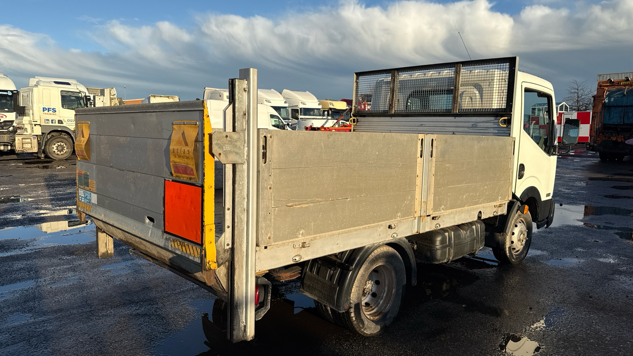 NISSAN CABSTAR 35.14 dCi - Utilitaire plateau: photos 4 NISSAN CABSTAR 35.14 dCi - Utilitaire plateau: photos 4