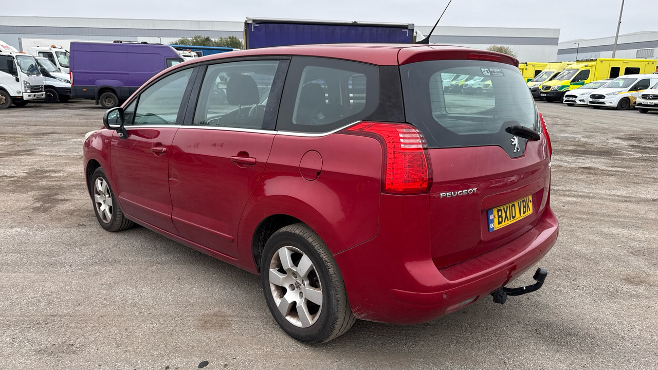 PEUGEOT 5008 2.0 HDI 150PS - Voiture: photos 3 PEUGEOT 5008 2.0 HDI 150PS - Voiture: photos 3
