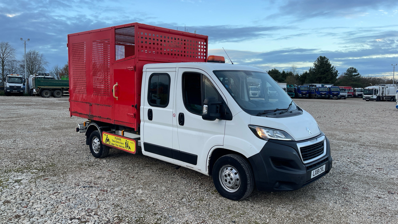 PEUGEOT BOXER 335 2.0 BLUE HDI 130PS - Utilitaire benne: photos 1 PEUGEOT BOXER 335 2.0 BLUE HDI 130PS - Utilitaire benne: photos 1