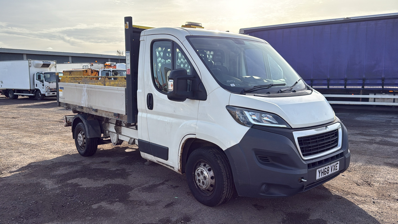 PEUGEOT BOXER 355 2.0 BlueHDi 130ps - Utilitaire benne: photos 1 PEUGEOT BOXER 355 2.0 BlueHDi 130ps - Utilitaire benne: photos 1