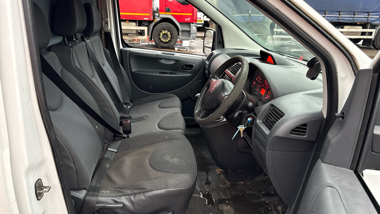 PEUGEOT EXPERT 1000 1.6 HDI 90PS - Fourgonnette: photos 5 PEUGEOT EXPERT 1000 1.6 HDI 90PS - Fourgonnette: photos 5