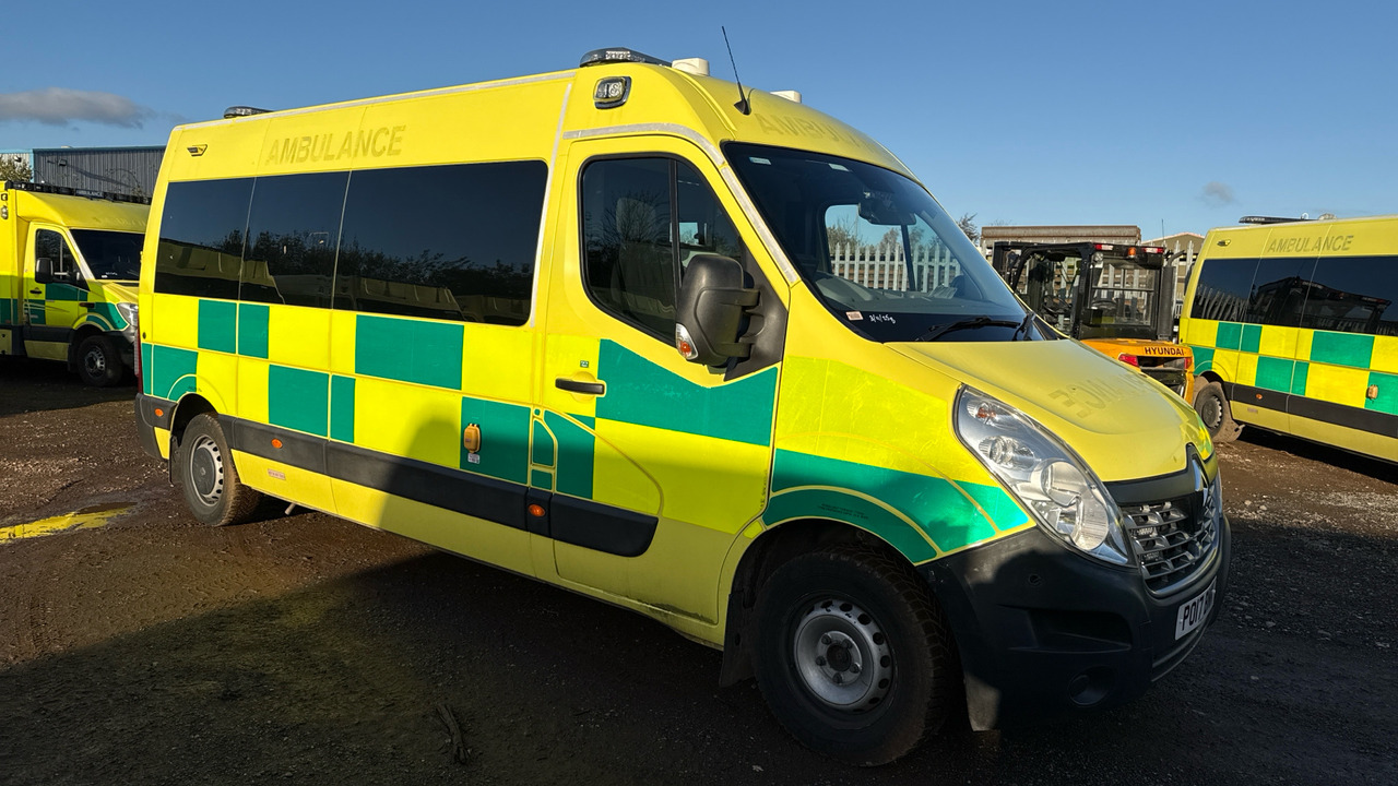 RENAULT MASTER 150.39 - Ambulance: photos 1 RENAULT MASTER 150.39 - Ambulance: photos 1