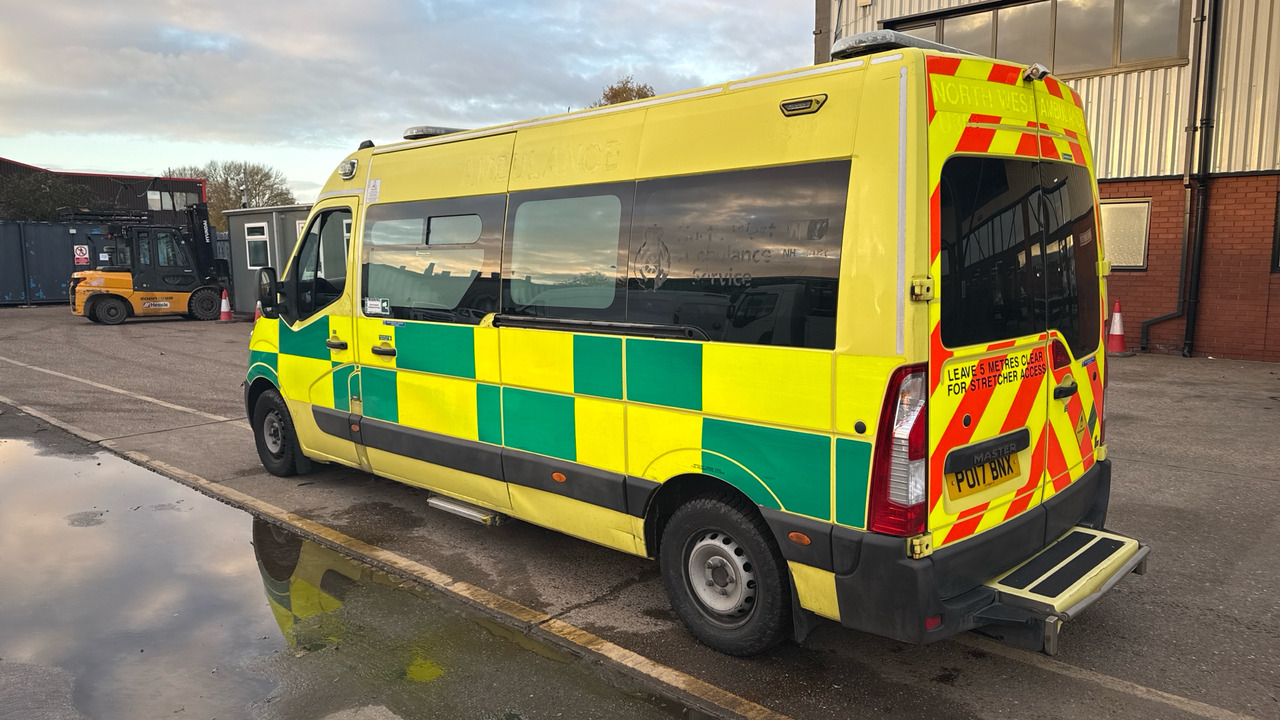 RENAULT MASTER 150.39 - Ambulance: photos 3 RENAULT MASTER 150.39 - Ambulance: photos 3