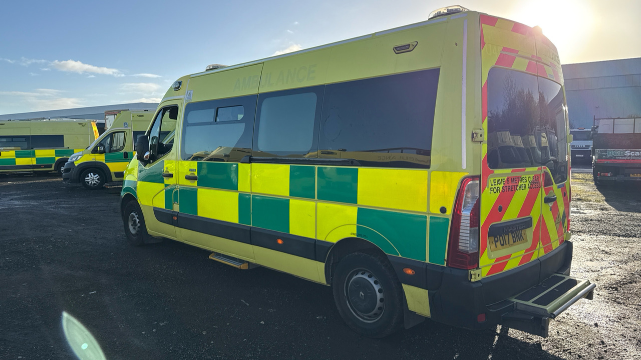 RENAULT MASTER 150.39 - Ambulance: photos 3 RENAULT MASTER 150.39 - Ambulance: photos 3