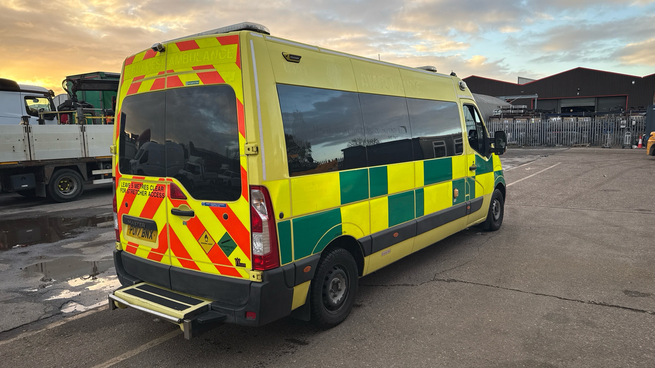 RENAULT MASTER 150.39 - Ambulance: photos 4 RENAULT MASTER 150.39 - Ambulance: photos 4