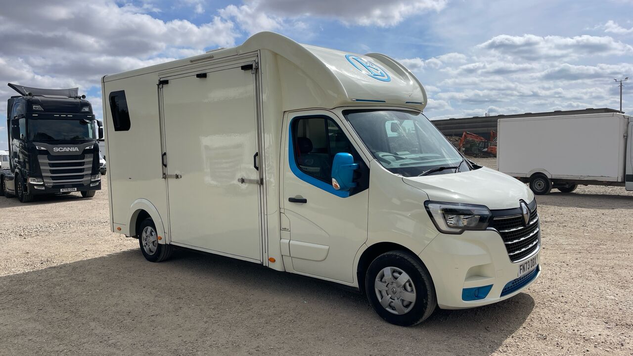 Renault Master Bloomfields Raceline 2.3DCI 145PS - Camion chevaux: photos 1 Renault Master Bloomfields Raceline 2.3DCI 145PS - Camion chevaux: photos 1