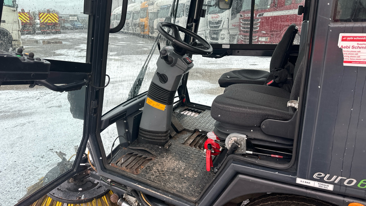 SCHMIDT SWINGO 200 - Balayeuse de voirie: photos 5 SCHMIDT SWINGO 200 - Balayeuse de voirie: photos 5