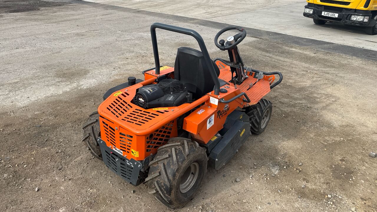 STELLA RACCOON 95-4W RIDE ON MOWER - L'équipement de construction: photos 4 STELLA RACCOON 95-4W RIDE ON MOWER - L'équipement de construction: photos 4