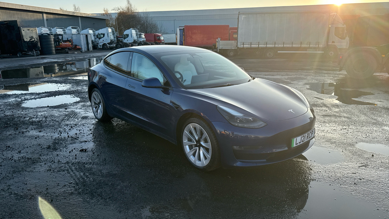 TESLA MODEL 3 LONG RANGE DUAL MOTOR - Berline: photos 1 TESLA MODEL 3 LONG RANGE DUAL MOTOR - Berline: photos 1