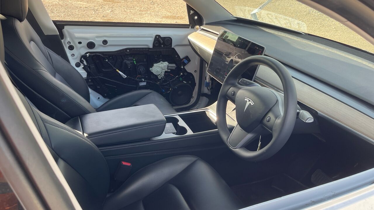 Tesla Model Y LONG RANGE AWD - Voiture à hayon: photos 5 Tesla Model Y LONG RANGE AWD - Voiture à hayon: photos 5