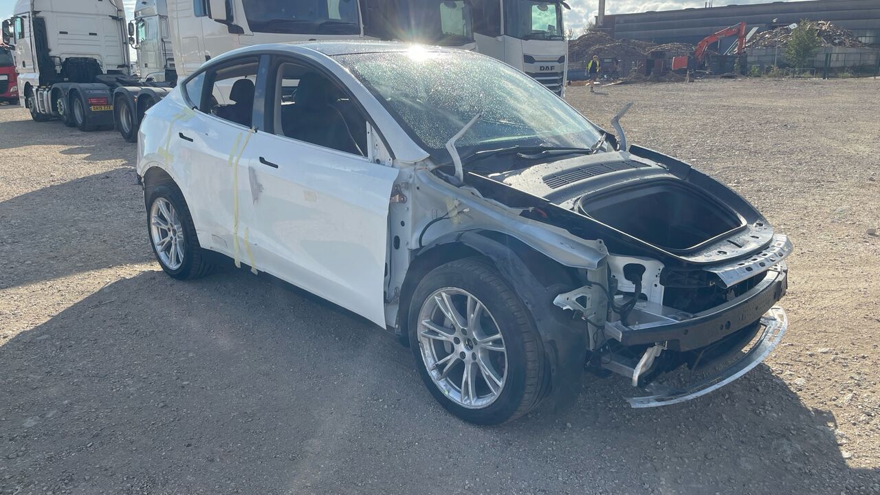 Tesla Model Y LONG RANGE AWD - Voiture à hayon: photos 1 Tesla Model Y LONG RANGE AWD - Voiture à hayon: photos 1