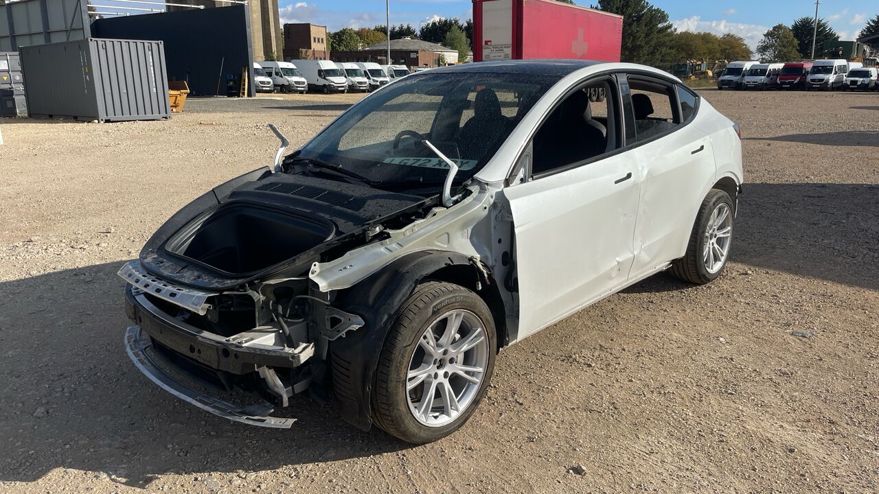Tesla Model Y LONG RANGE AWD - Voiture à hayon: photos 2 Tesla Model Y LONG RANGE AWD - Voiture à hayon: photos 2
