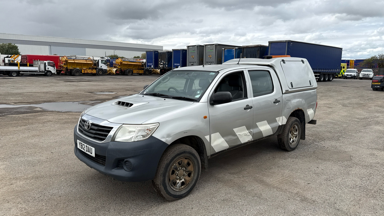 Toyota Hilux D-4D 2.5 144PS - Pick-up, Utilitaire double cabine: photos 2 Toyota Hilux D-4D 2.5 144PS - Pick-up, Utilitaire double cabine: photos 2