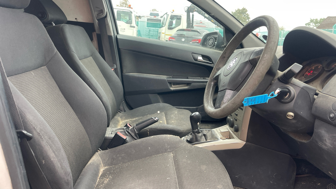 VAUXHALL ASTRA CLUB 1.7 CDTI - Voiture: photos 5 VAUXHALL ASTRA CLUB 1.7 CDTI - Voiture: photos 5