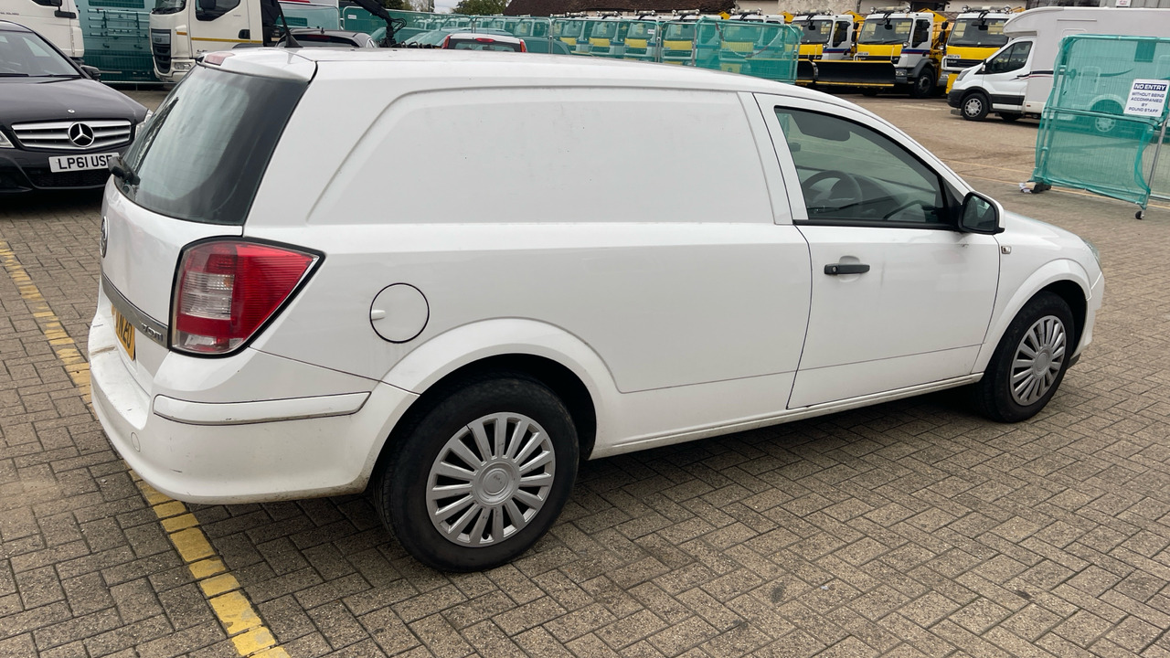 VAUXHALL ASTRA CLUB 1.7 CDTI - Voiture: photos 4 VAUXHALL ASTRA CLUB 1.7 CDTI - Voiture: photos 4