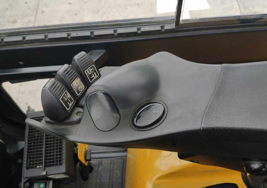 Yale GLP35VX - Chariot élévateur à gaz: photos 5 Yale GLP35VX - Chariot élévateur à gaz: photos 5