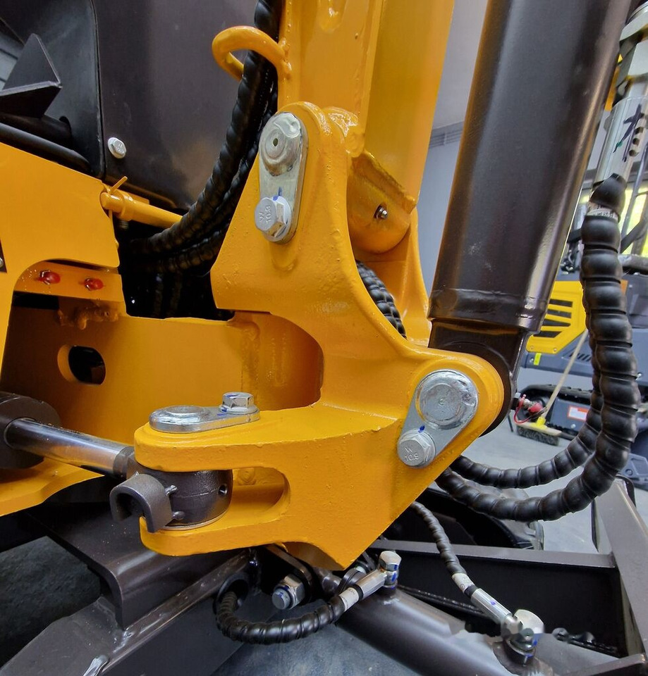 Berger Kraus BK800BS Nowa minikoparka Mini excavator Torsion arm - Mini pelle: photos 5 Berger Kraus BK800BS Nowa minikoparka Mini excavator Torsion arm - Mini pelle: photos 5