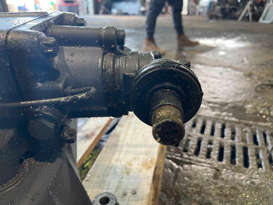 DAF CF Lenkung Lenkgetriebe - Commande de gouvernail pour Camion: photos 3 DAF CF Lenkung Lenkgetriebe - Commande de gouvernail pour Camion: photos 3