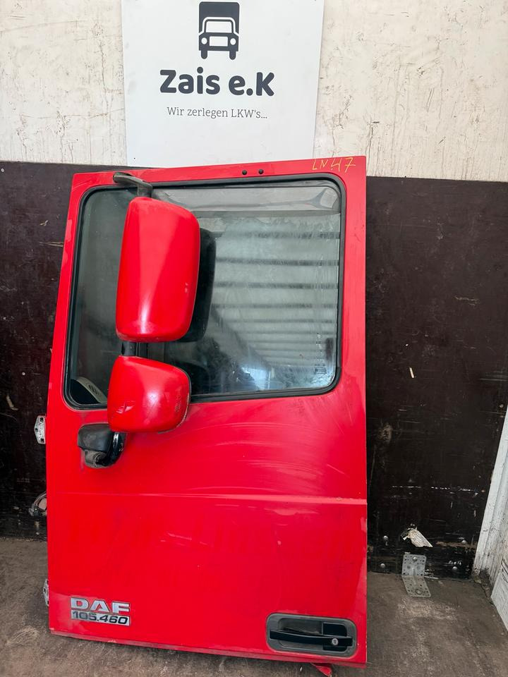 DAF XF 105,460 Fahrertür Rot Spiegel Innenverkleidung LN 47 - Portière et pièces pour Camion: photos 1 DAF XF 105,460 Fahrertür Rot Spiegel Innenverkleidung LN 47 - Portière et pièces pour Camion: photos 1