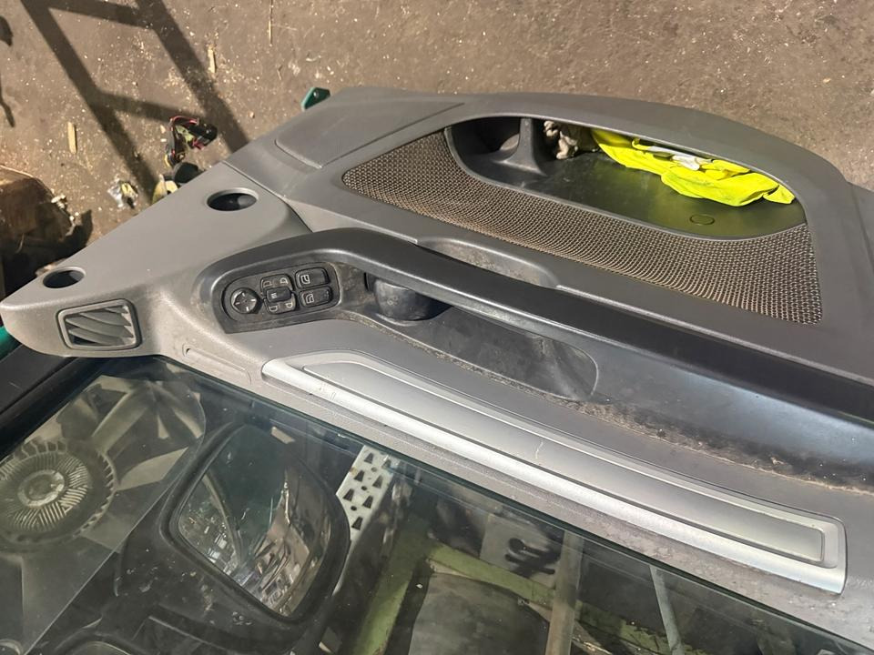 DAF XF 460 EU6 Fahrertür Grün Links Spiegel Innenverkleidung - Portière et pièces pour Camion: photos 4 DAF XF 460 EU6 Fahrertür Grün Links Spiegel Innenverkleidung - Portière et pièces pour Camion: photos 4