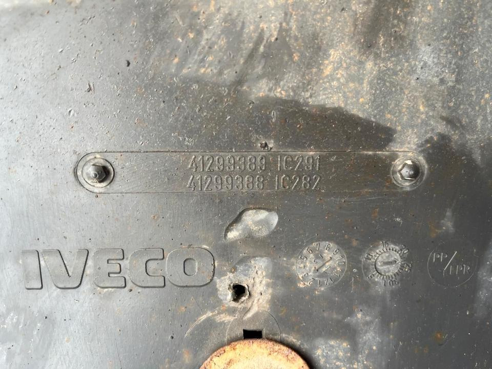 IVECO Stralis 450 Kotflügel vorne rechts 41299389 / 41299388 - Aile pour Camion: photos 2 IVECO Stralis 450 Kotflügel vorne rechts 41299389 / 41299388 - Aile pour Camion: photos 2