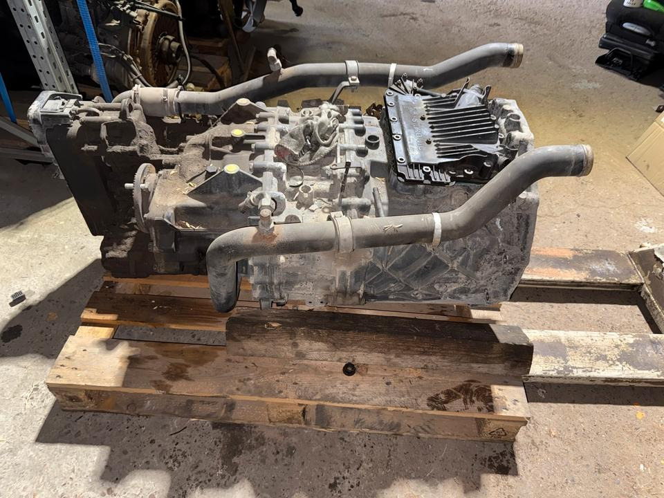 MAN Getriebe ZF ASTRONIC 12 AS 2131 TD + INTARDER 3 - Boîte de vitesse pour Camion: photos 2 MAN Getriebe ZF ASTRONIC 12 AS 2131 TD + INTARDER 3 - Boîte de vitesse pour Camion: photos 2